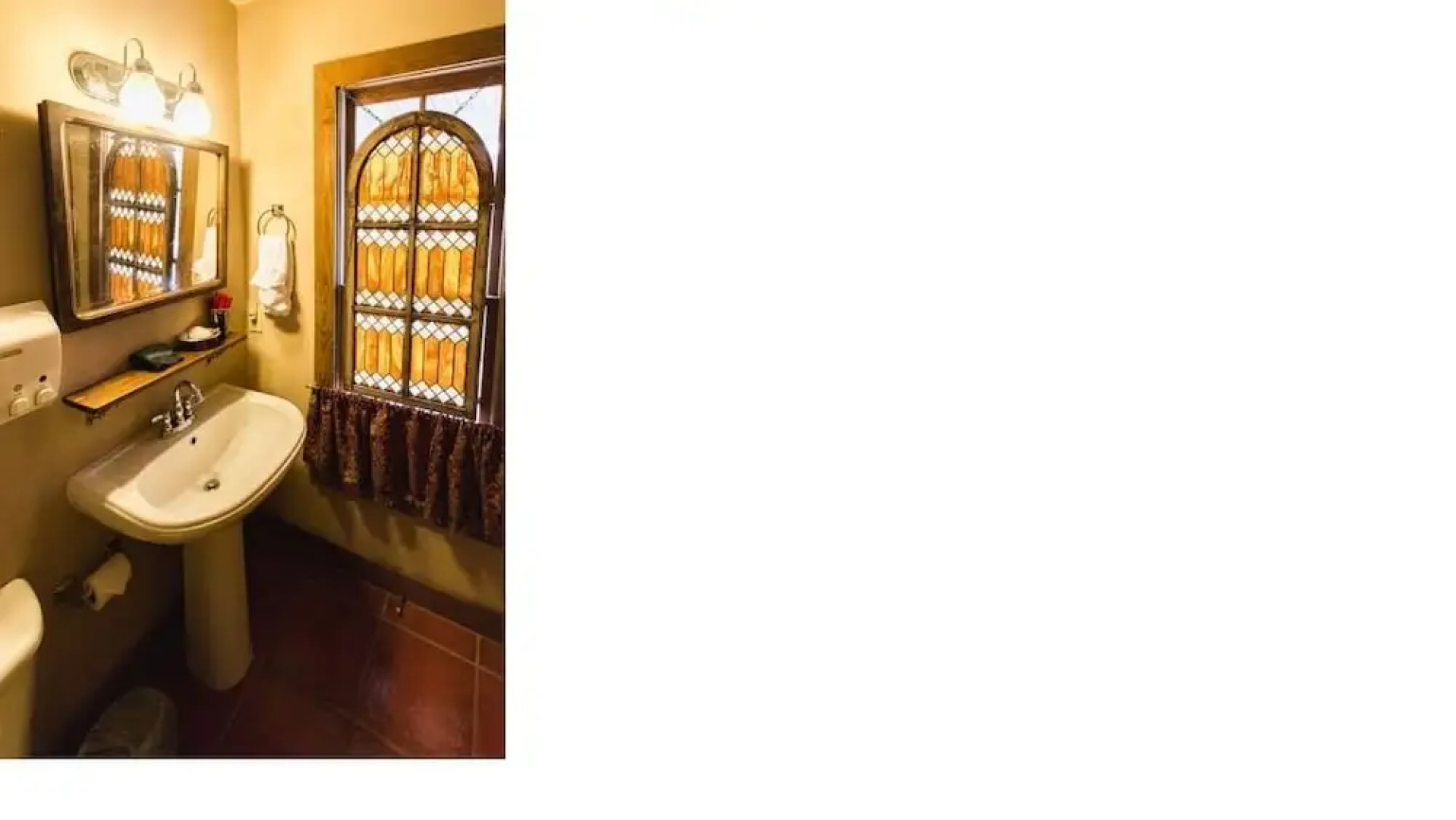 Equinox Inn at Canyon Lake