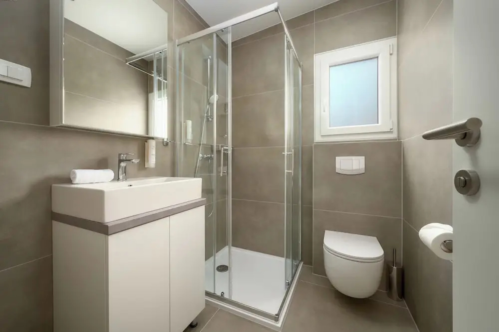 Pine Beach Pakostane Glamping Homes - All Inclusive light