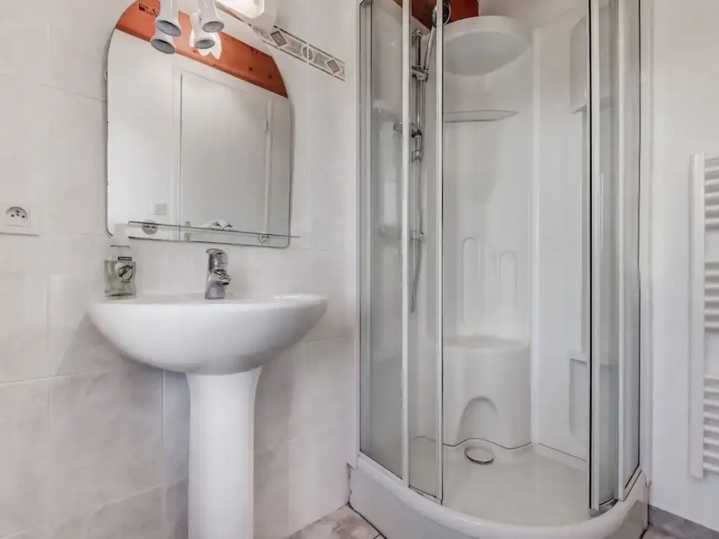 Gite des Salines in Stone With Views