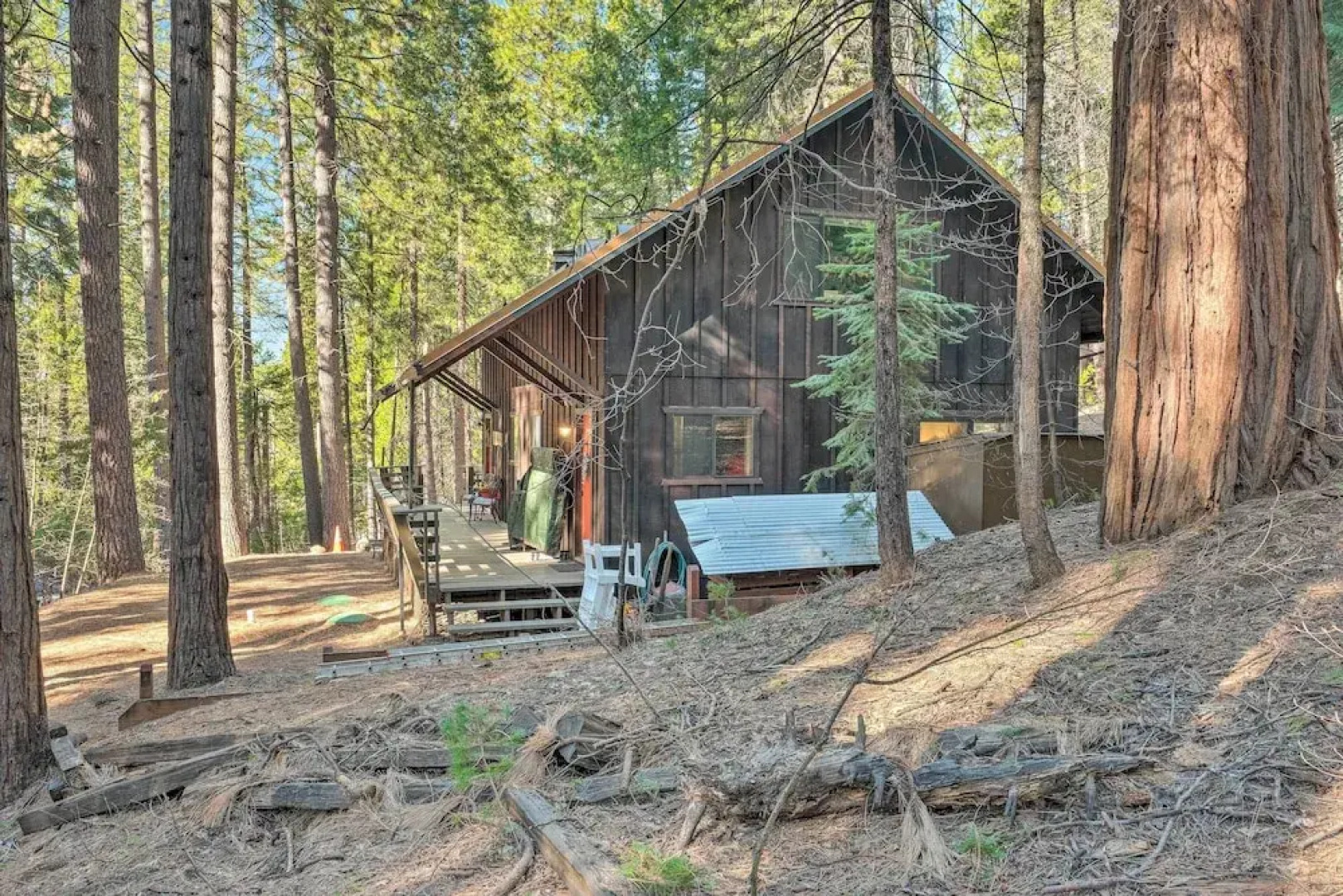 Walk Downtown: Arnold Cabin w/ Large Deck!