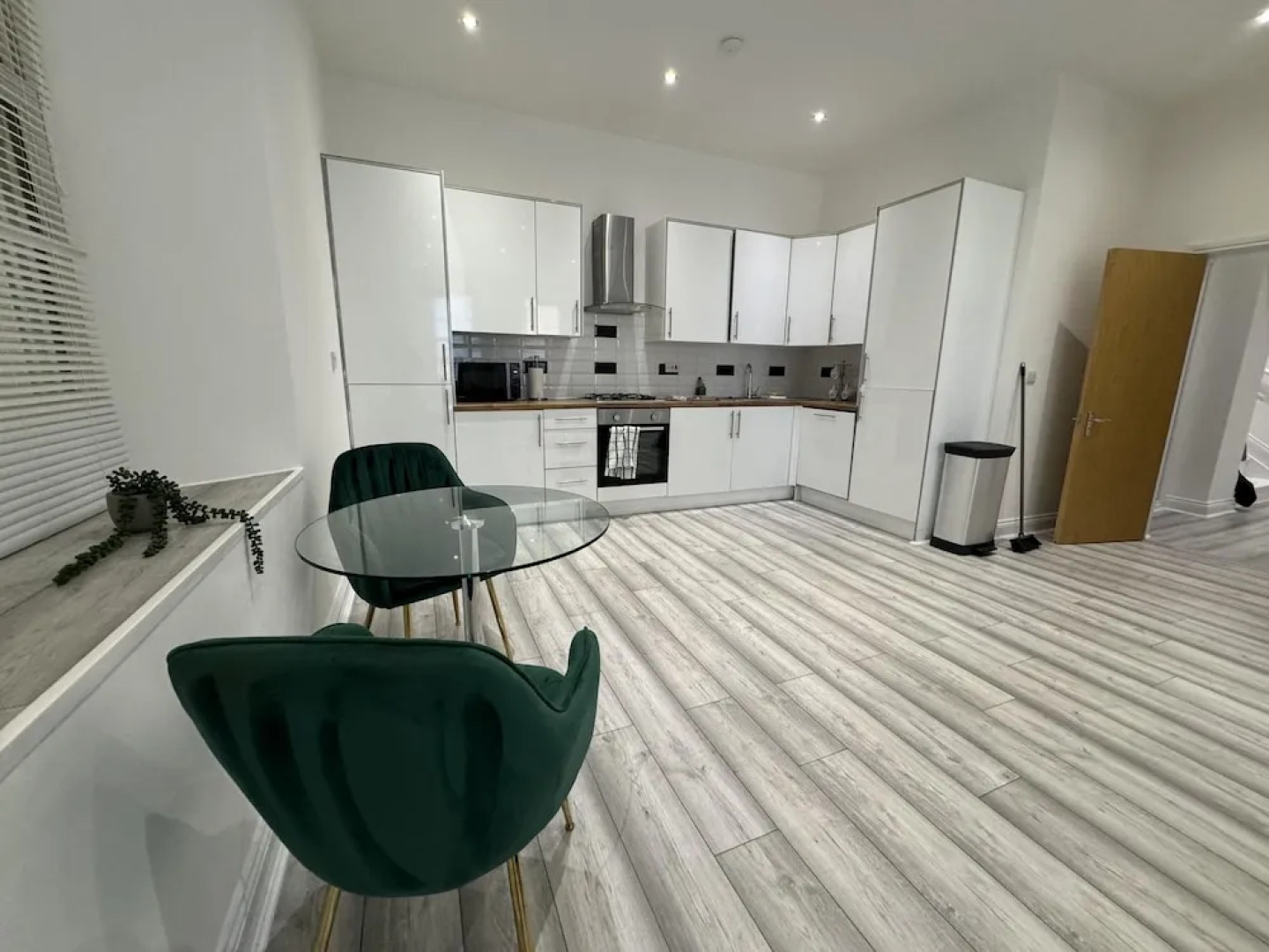 Gorgeous Spacious Apartment With Sea View