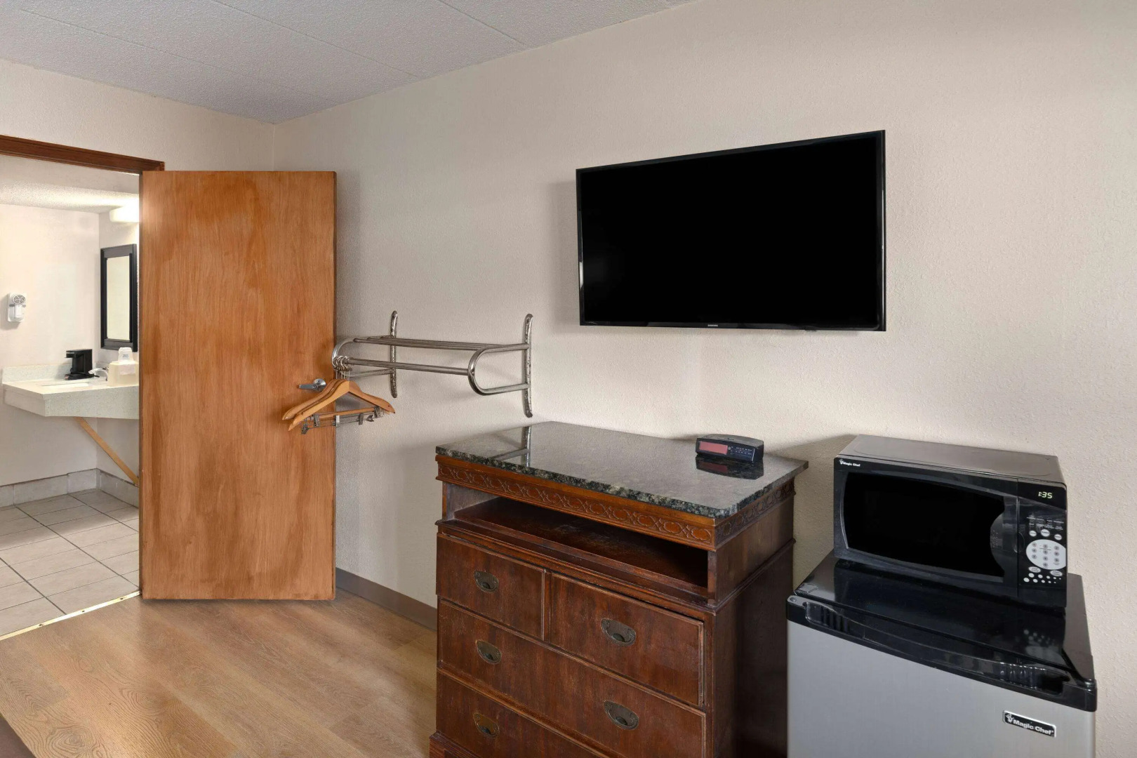 Super 8 by Wyndham Fort Mitchell Cincinnati Area