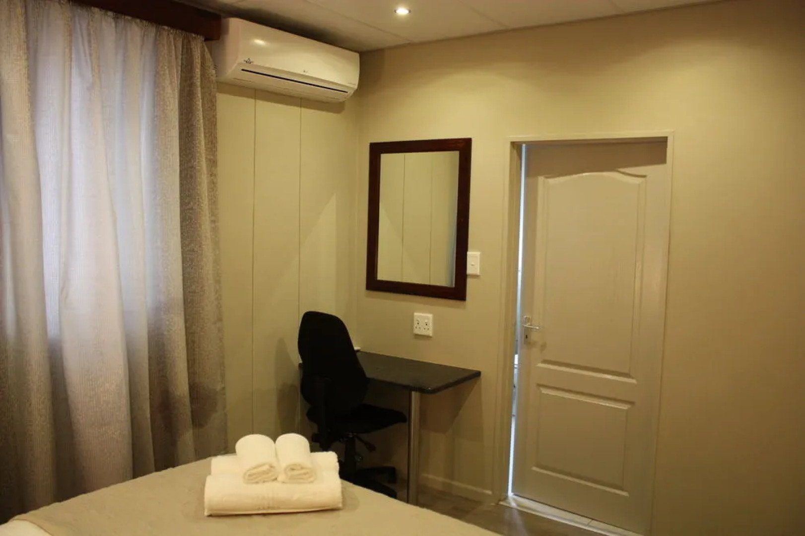 Hillside Executive Accommodation Maerua Mall
