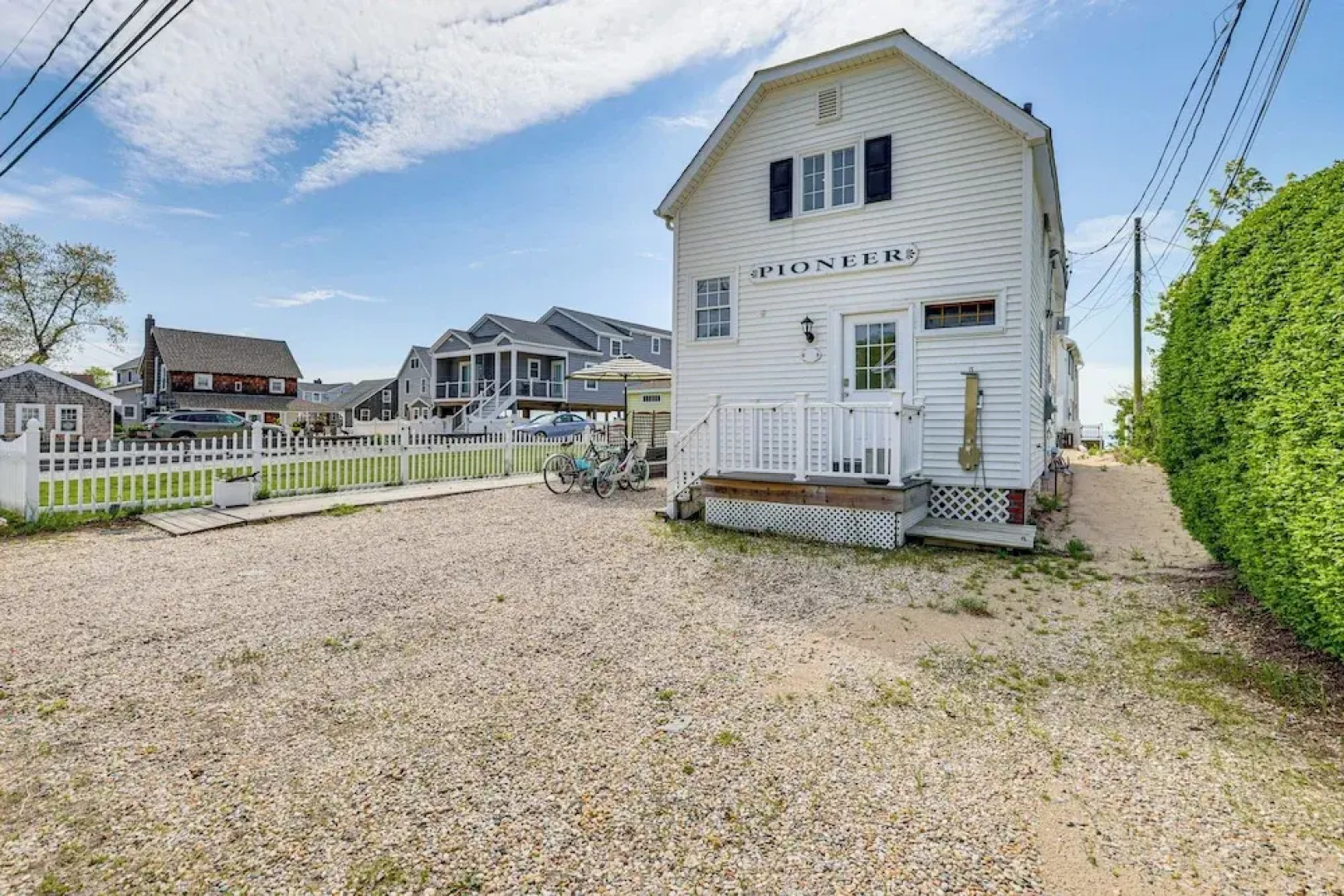 Walk to Hawk's Nest Beach: Coastal Old Lyme Apt