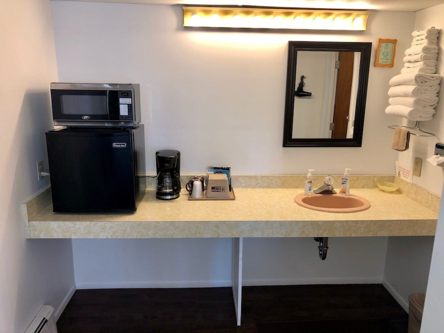 Budget Host Cloverland Motel