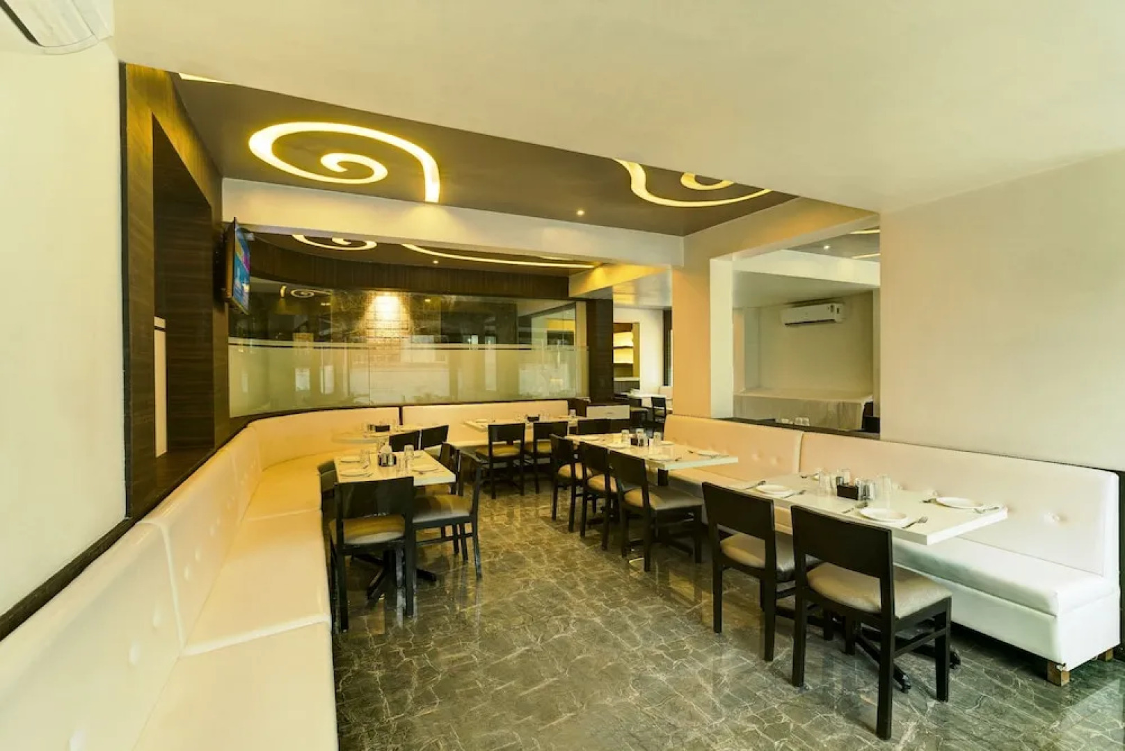 Treebo Tryst Crown Inn