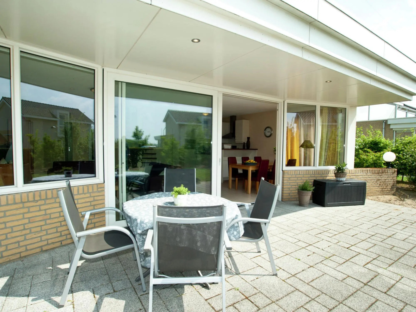 Stylish Villa by the Lake