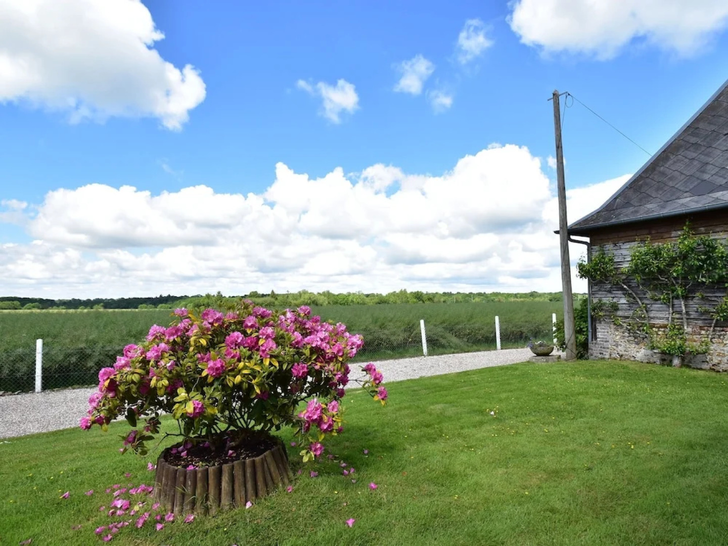 Rural, Detached Holiday Home With Pleasant Garden Near the French West Coast