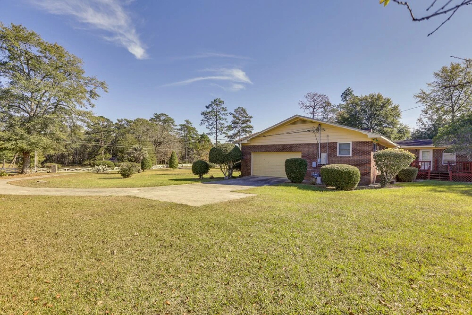 Rustic Thomasville Home w/ Deck: 2 Mi to Downtown!