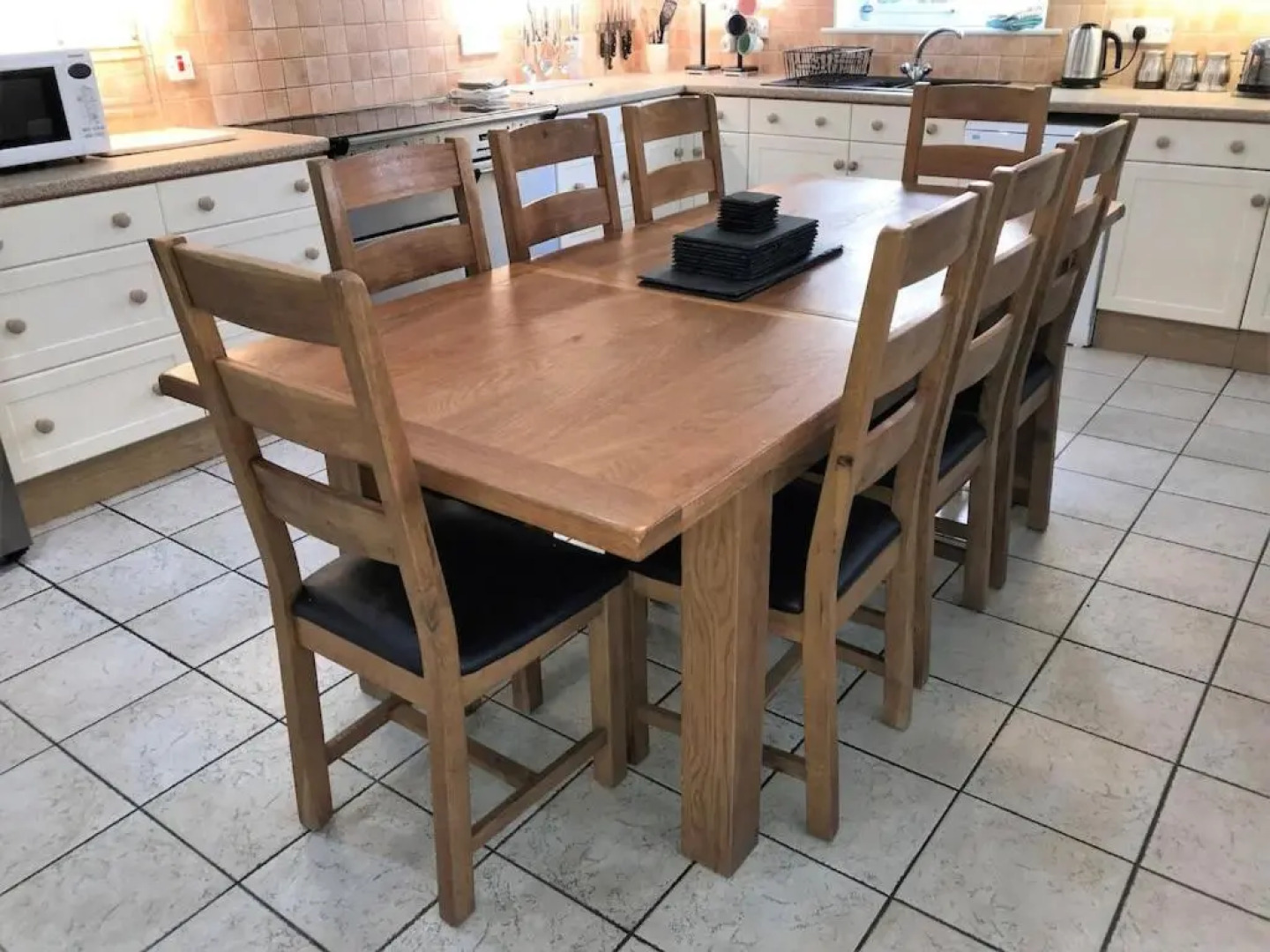 4 Beds/3 Baths, Fab Open Plan Living, Parking, Beach 1 mile, Child/Dog Friendly