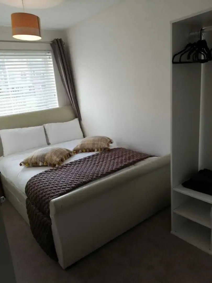 Gatwick Apartments, Direct Link to London