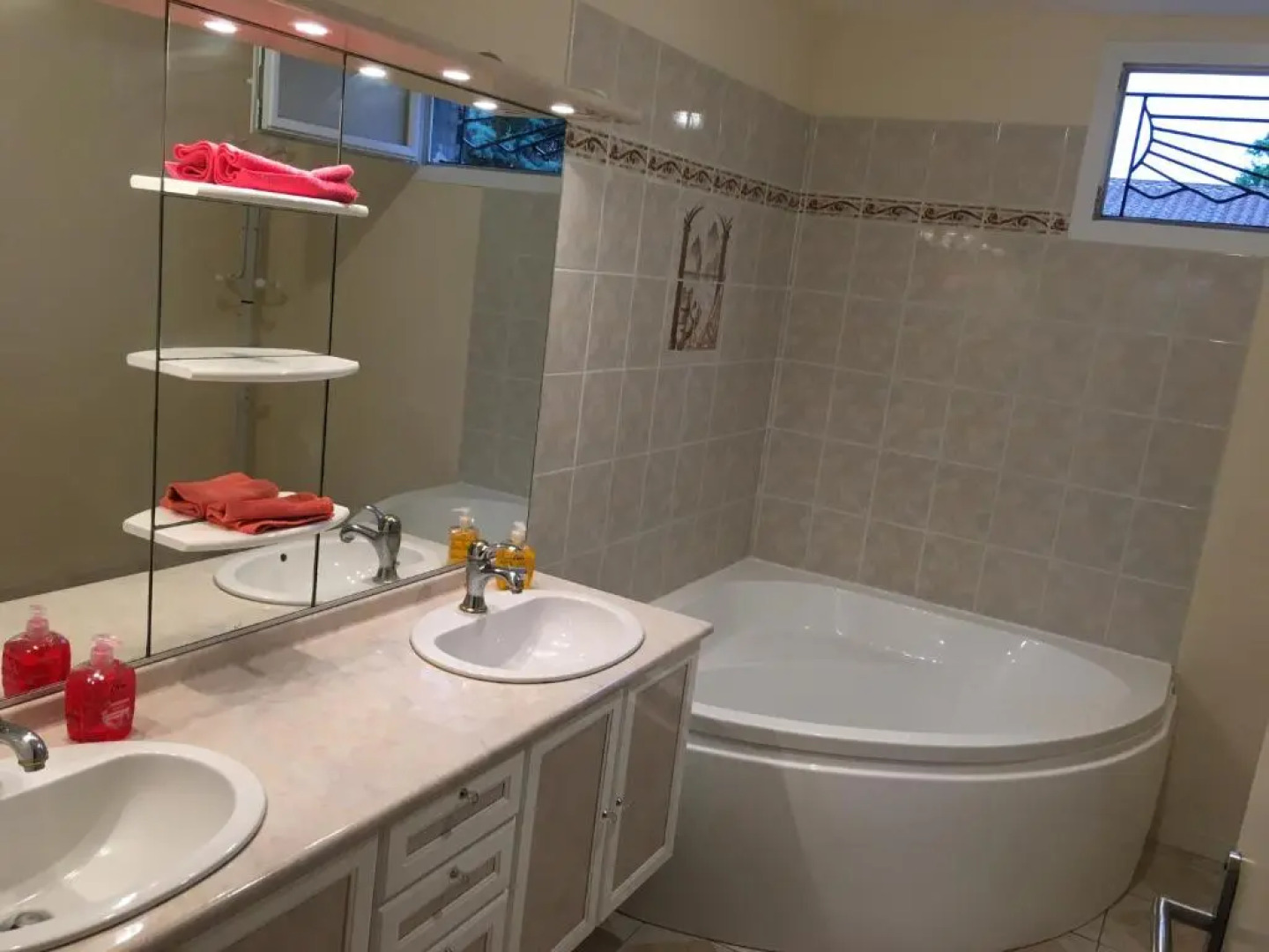 Villa plein pied rez-de-chaussée+1 avec dépendance