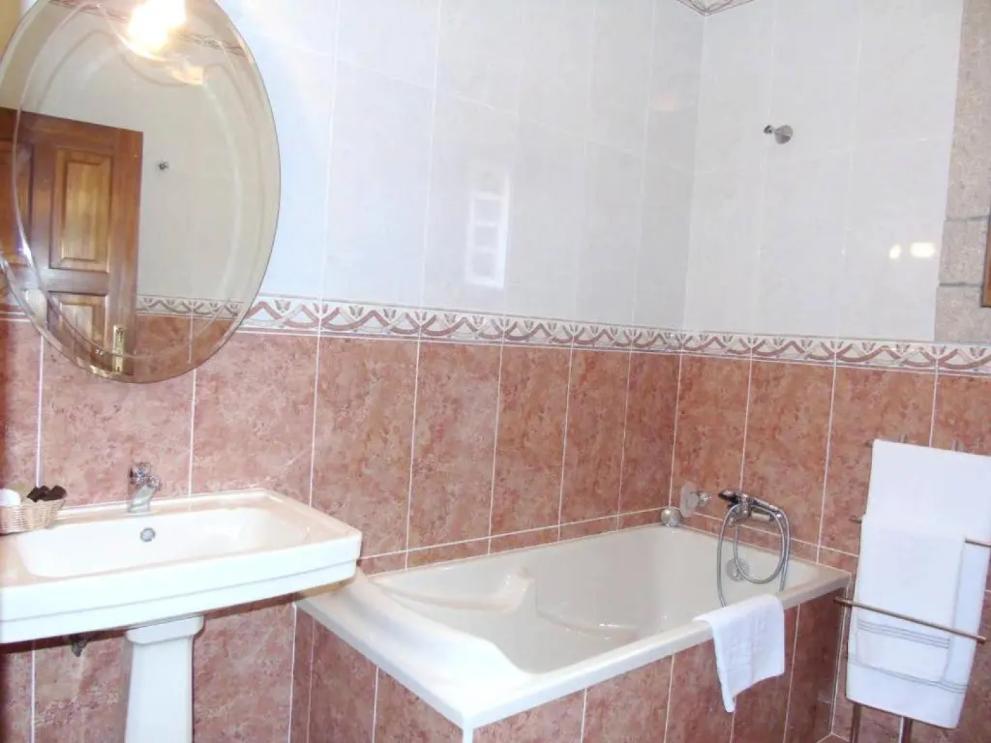 Villa with 6 bedrooms in Fermedo with private pool enclosed garden and WiFi 28 km from the beach