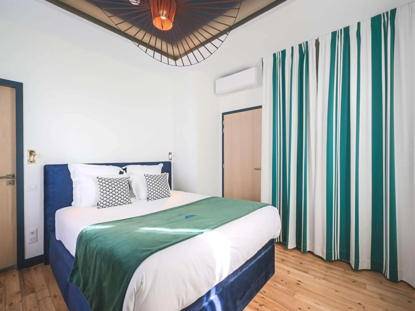 MADISON Saint Jean de Luz - Handwritten Collection