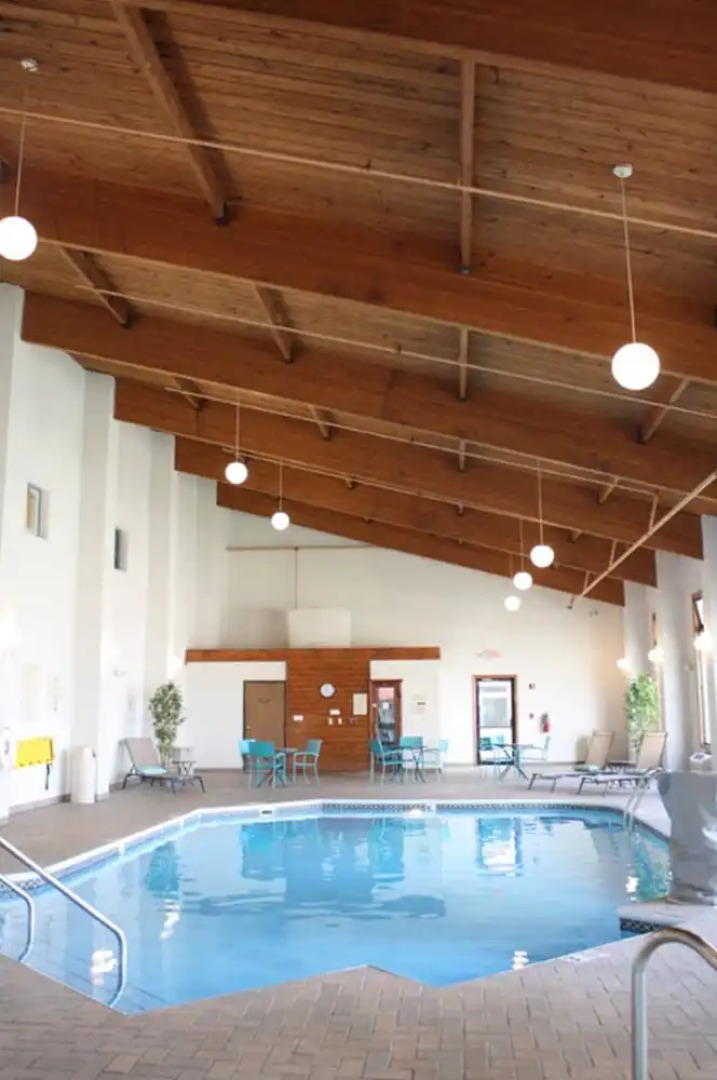 Schoenbrunn Inn & Suites