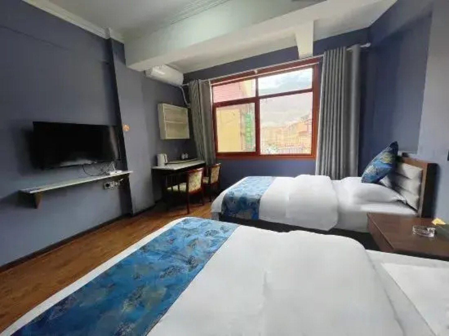 Batang Jingyue Hotel