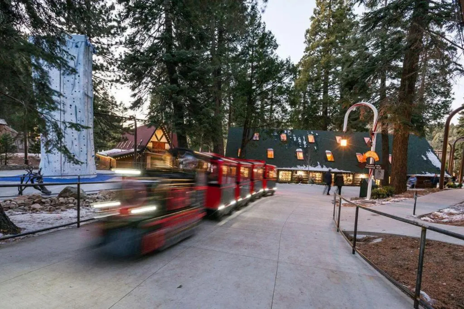 Spectacular Lake View, Luxe 3 Level Home, 1750 sqft, AC, Dogs, Walk to Village