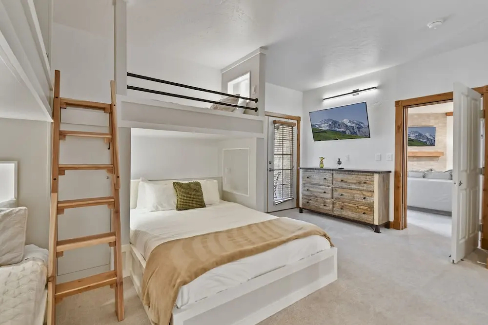 Family Getaway~pool, Tubing, Skiing, & Ice Castles Villa 1002 1 Bedroom Villa by RedAwning