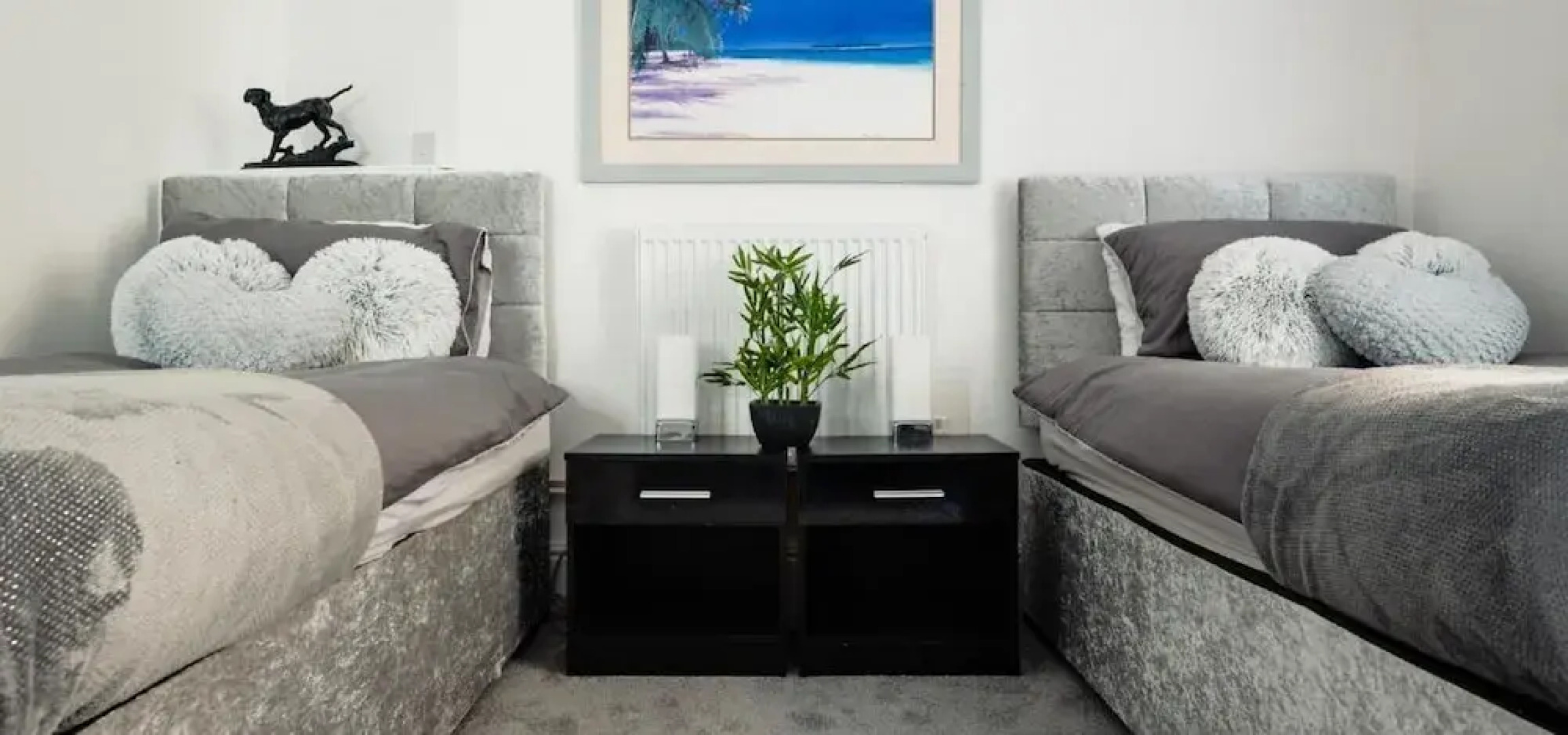 Sandybanks - Stylish apartment on Torquay promenade