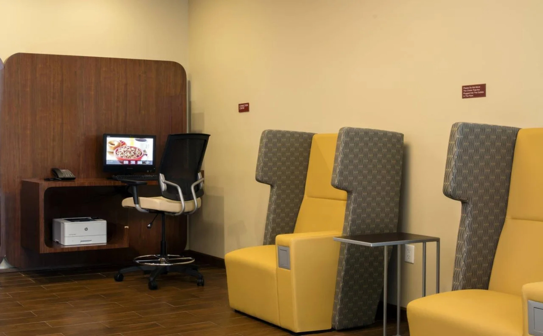 TownePlace Suites Orlando at FLAMINGO CROSSINGS® Town Center/Western Entrance