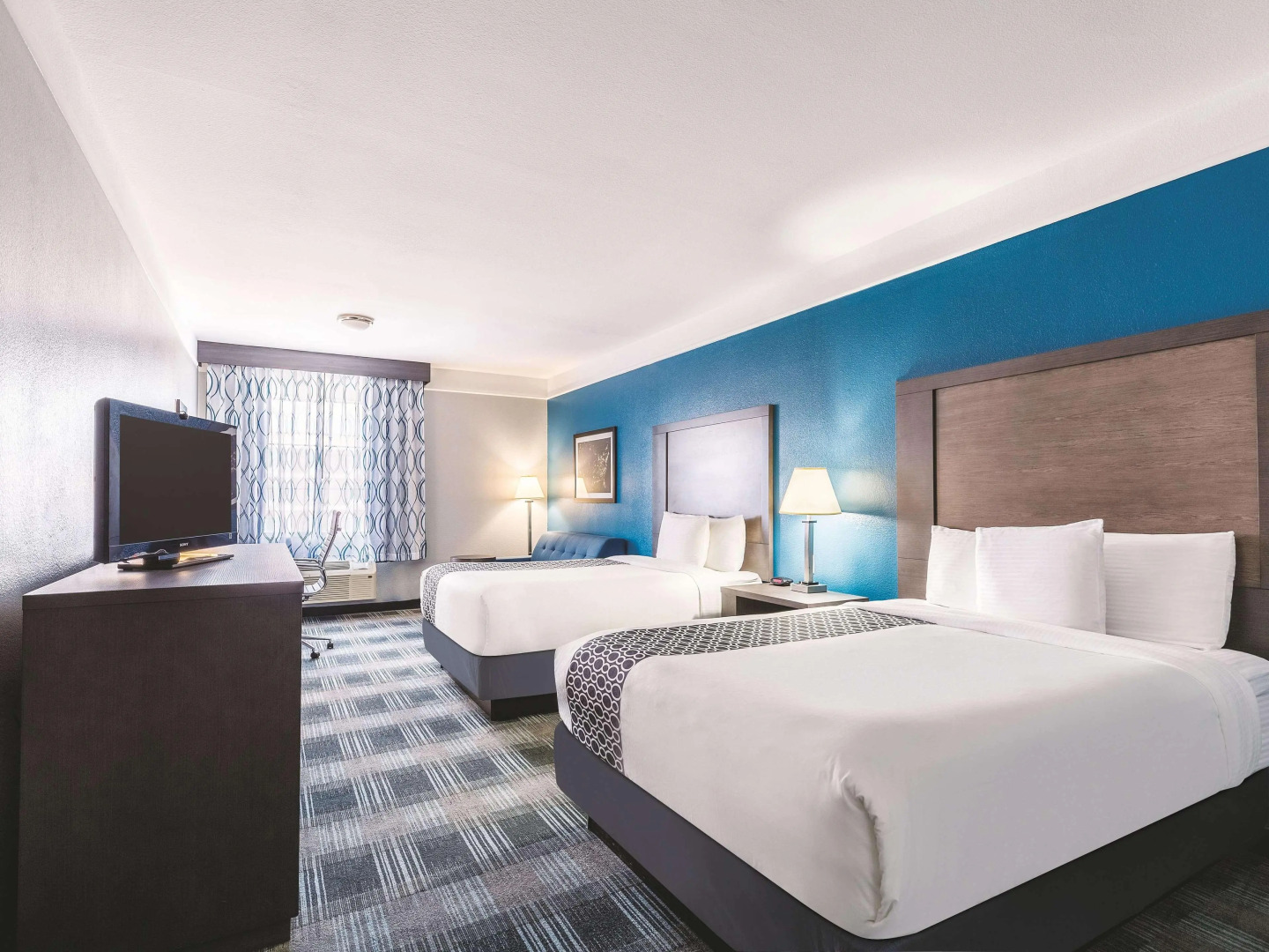 Platinum Inn & Suites Webster