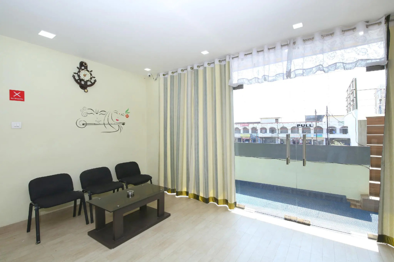 OYO 12407 Hotel Shri Radha ISBT