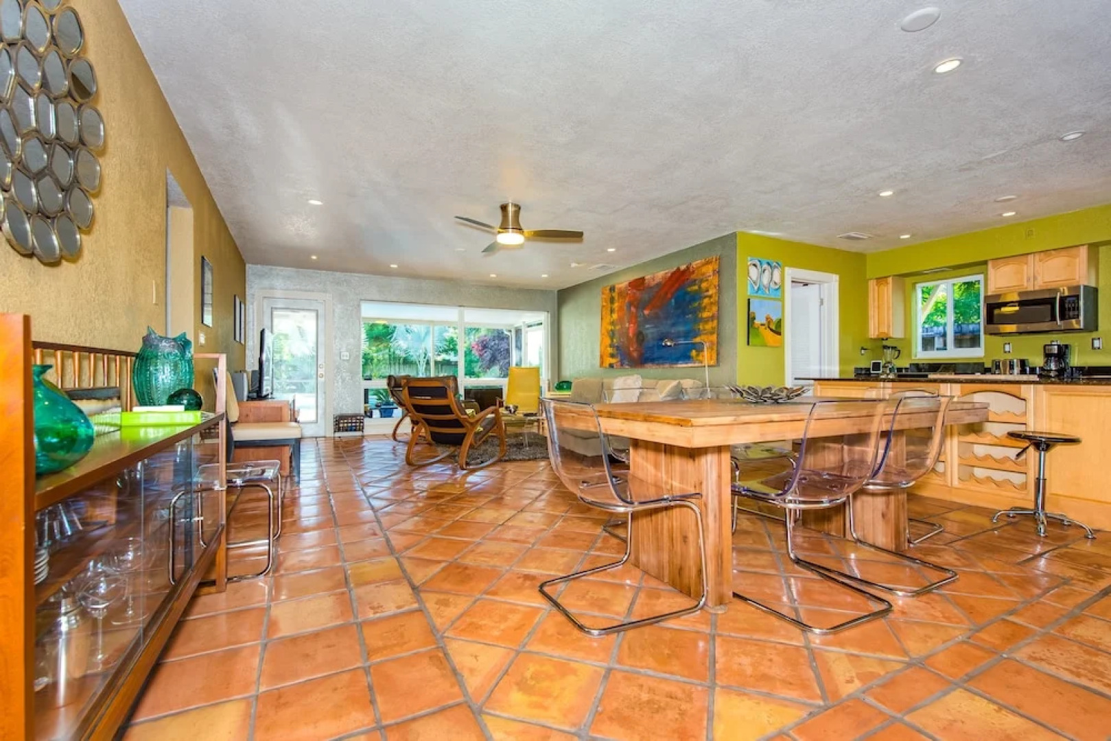 Lush Oasis Home - 2 Br home by RedAwning