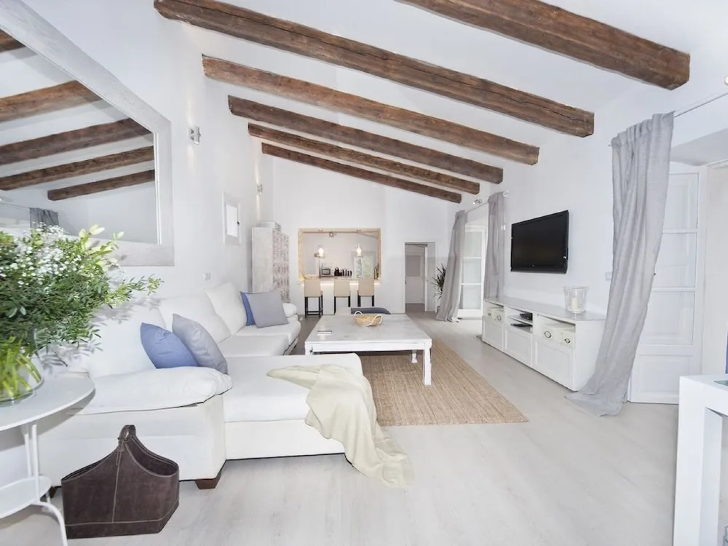 Charming mansion with pool sea view