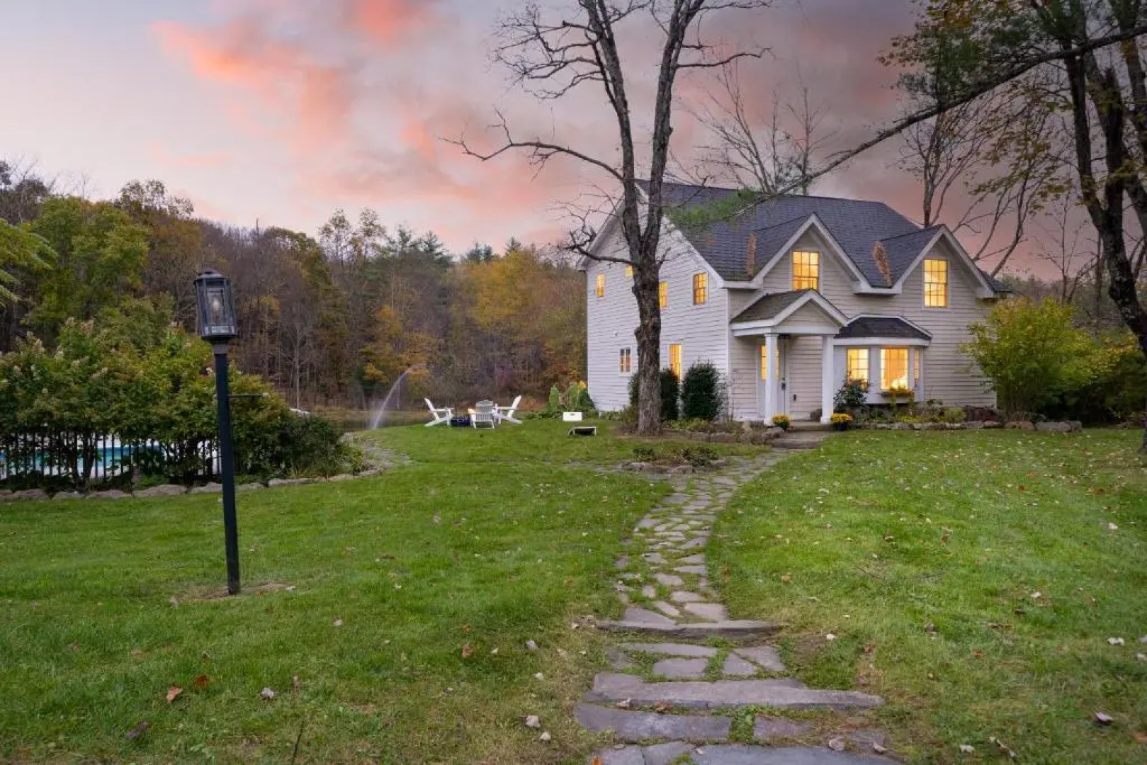 Cortland by Avantstay Charming Heritage Estate w/ Private Lake & Pool