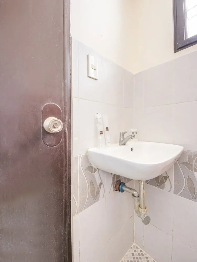 OYO 578 Red Velvet Suites Vaccinated Staff