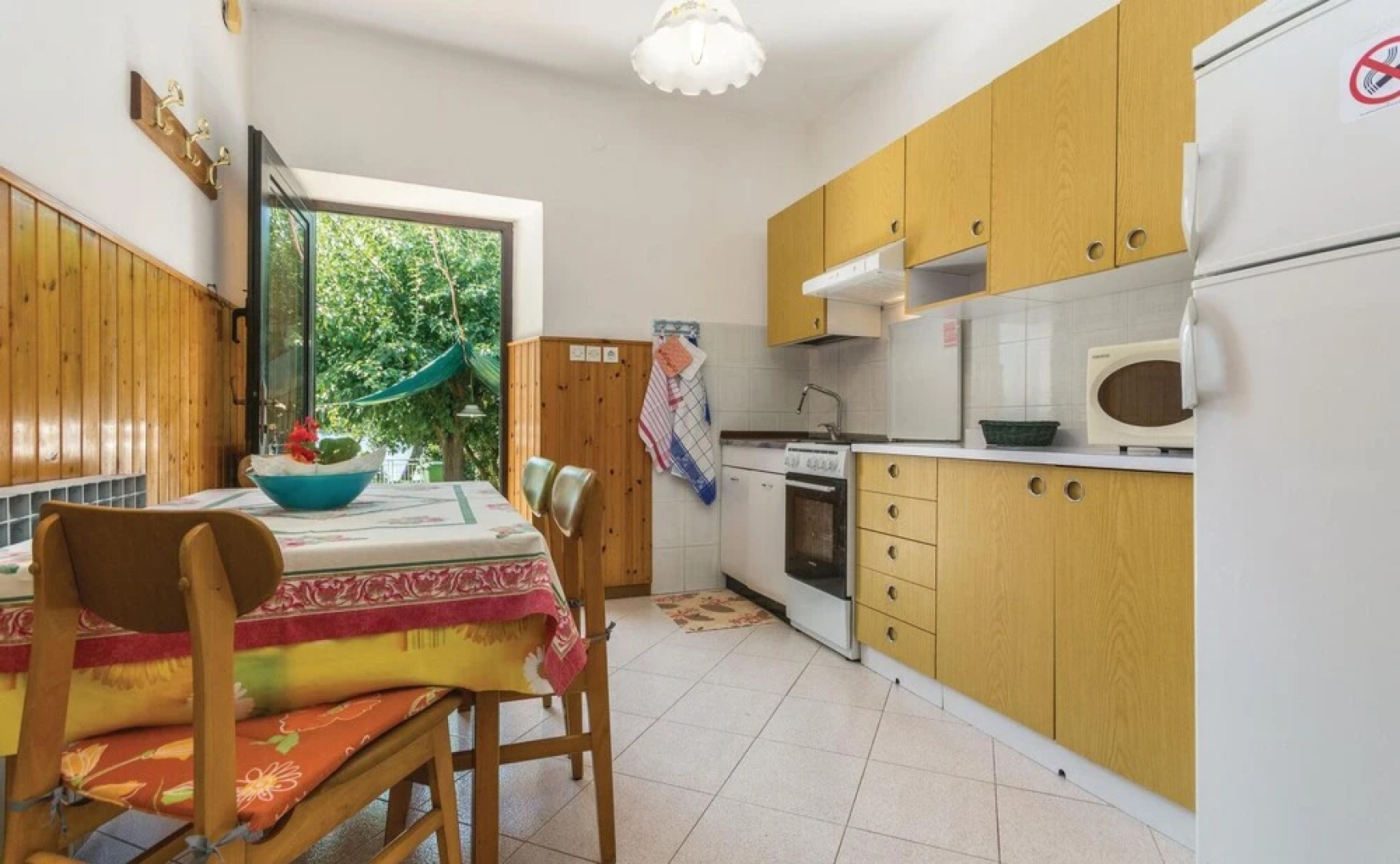 Beautiful Home in Lovrecica With Wifi and 2 Bedrooms