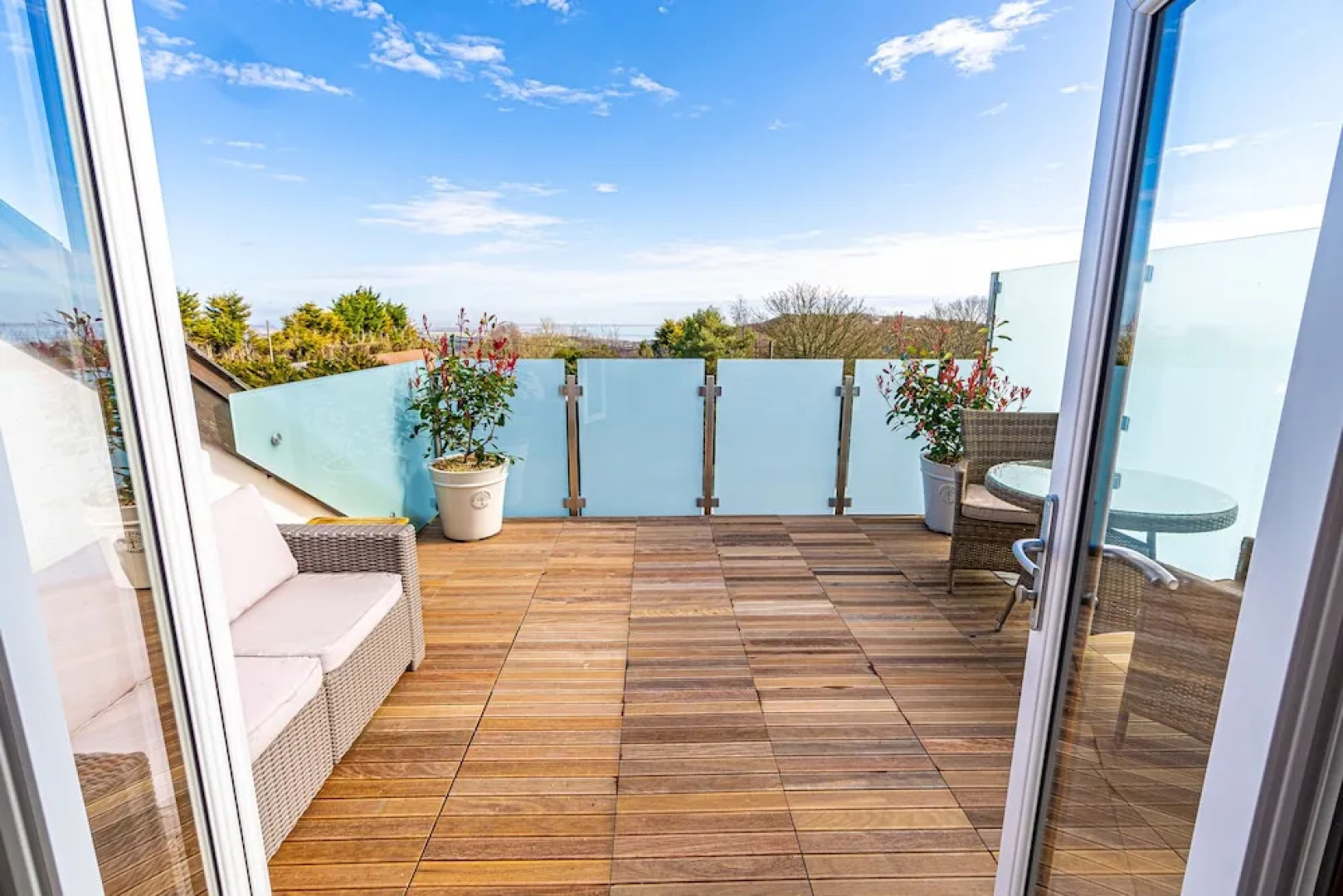 Sea View Holiday Flat - Covehurst Bay