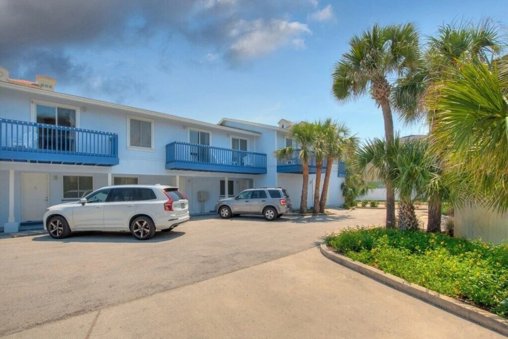 Sea La Vie Beach Oceanfront Patio Pet Friendly