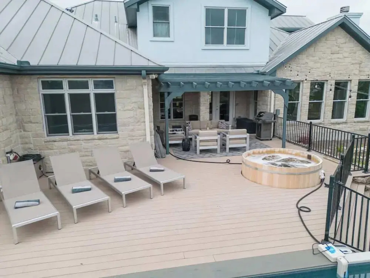 Spicewood Lodge W/pool, Hottub