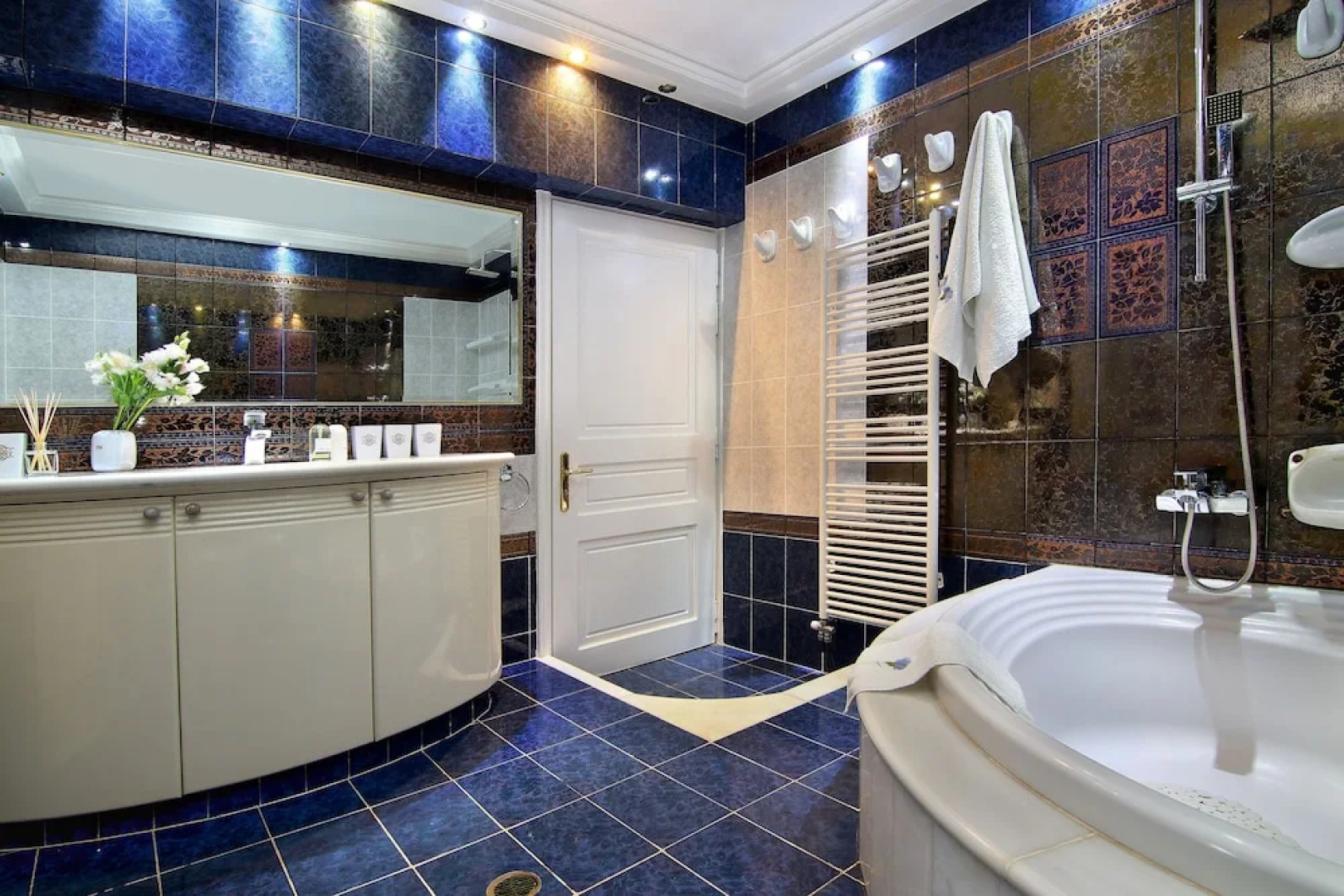 Royal Riviera Residence