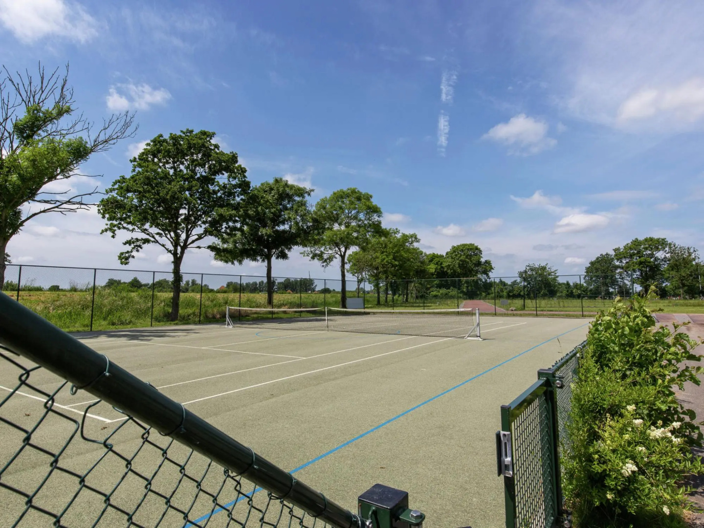 Chalet w/ Garden in Zaan Style