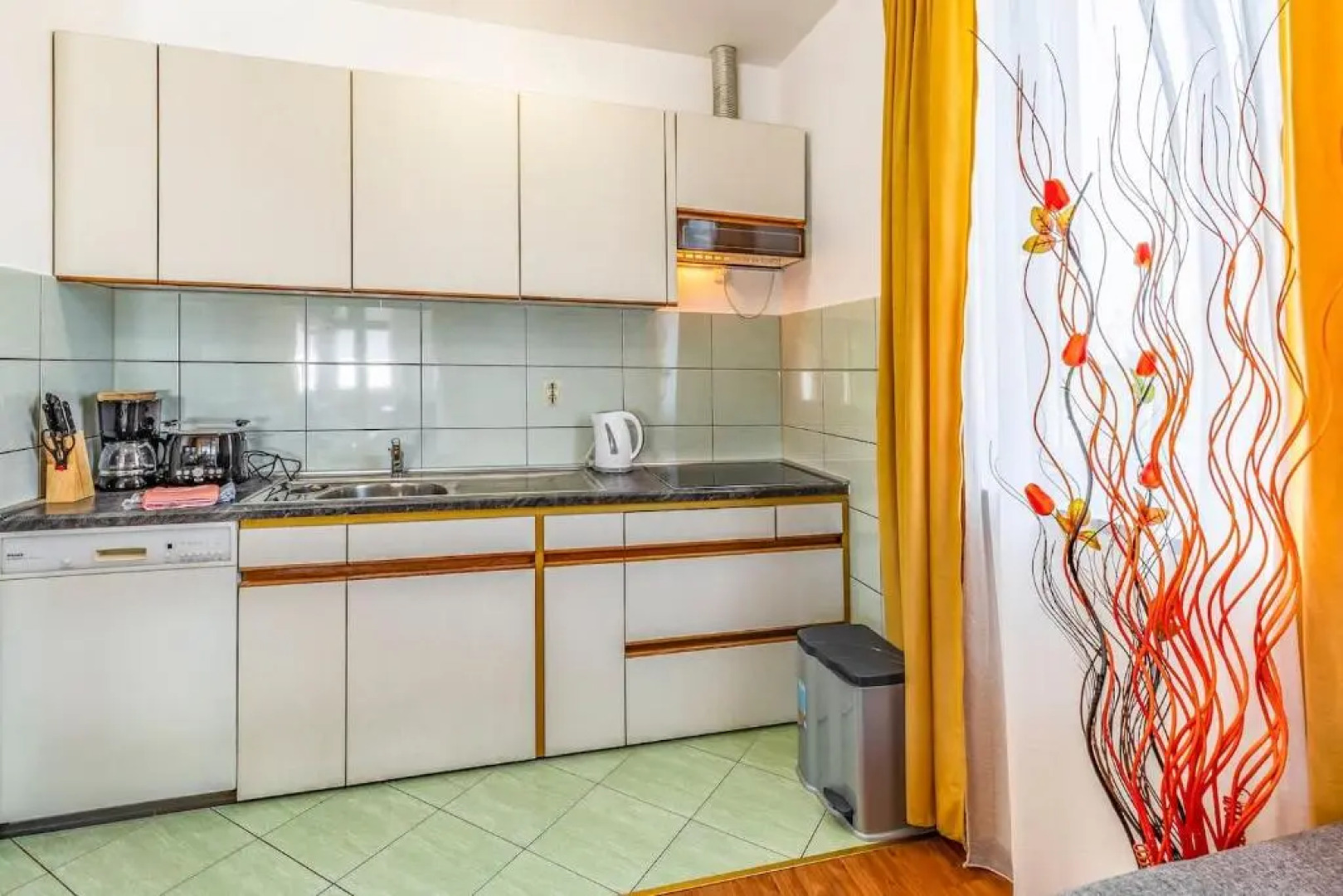 All Seasons Apartment