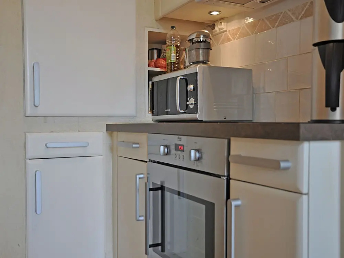 Apartment in an Original Castle With Garden in Jonquières