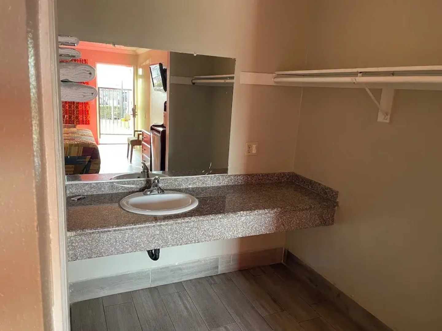 Passport Inn & Suites Corona Hotel