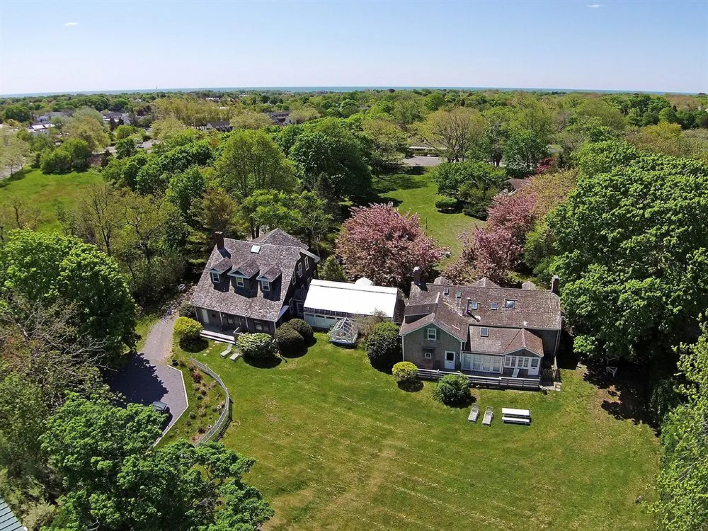 Village Latch Inn Hotel