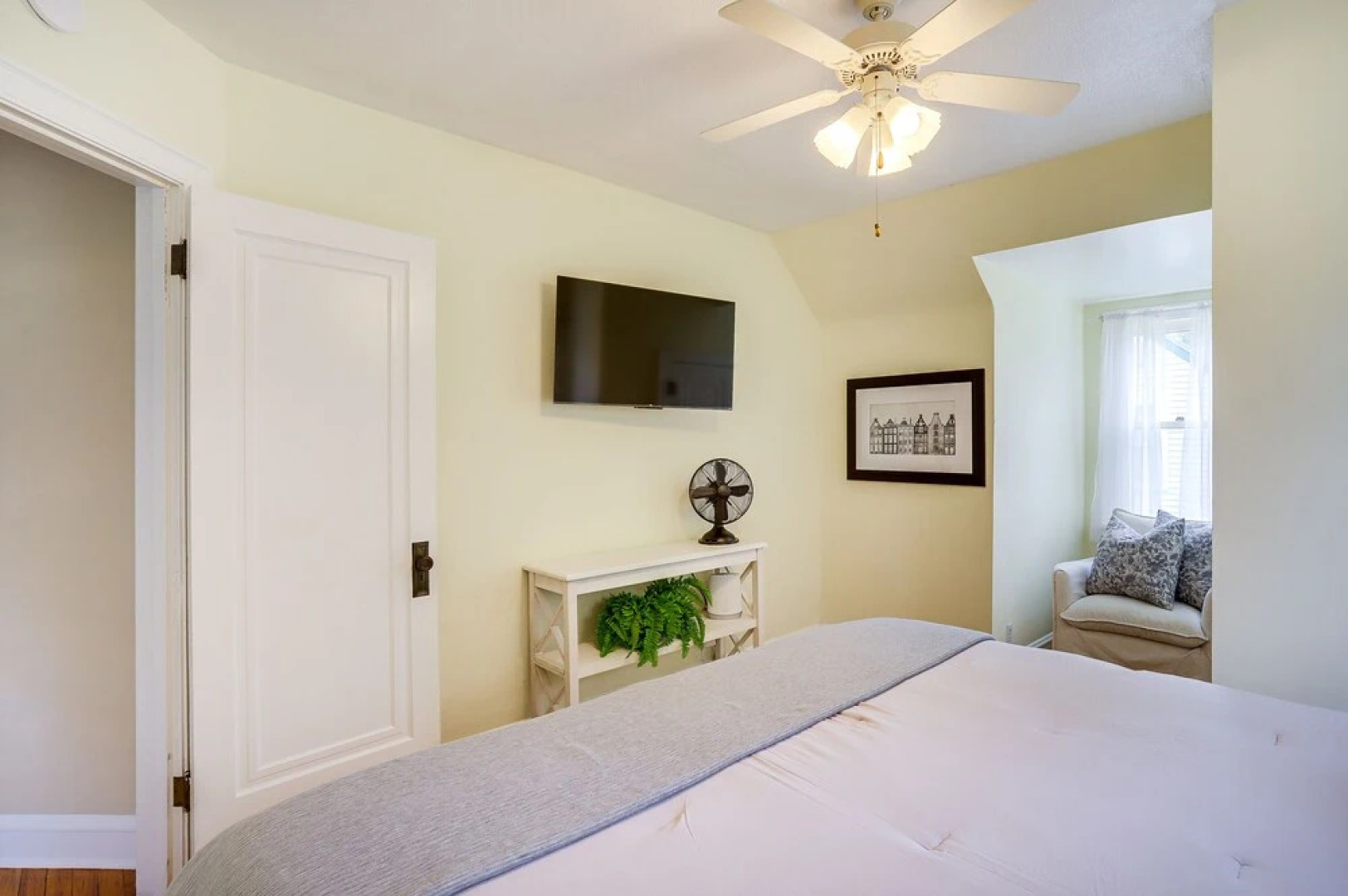 Charming South Bend Retreat ~ 1 Mi to Notre Dame!