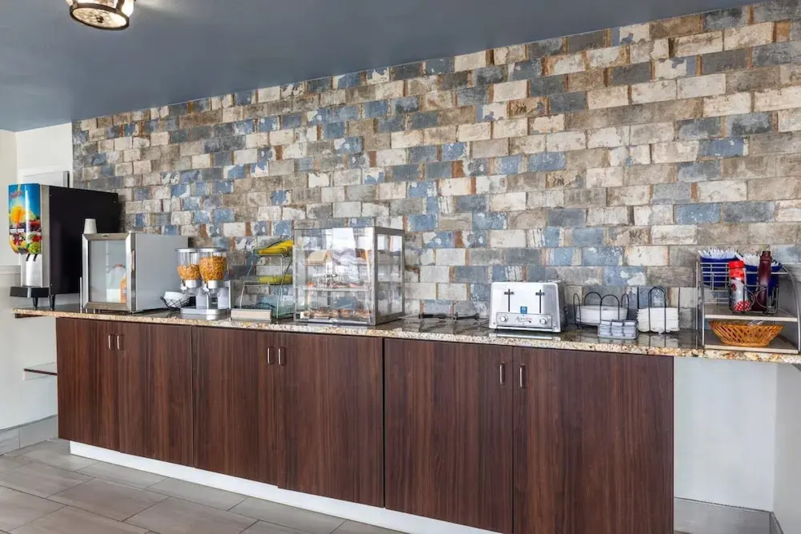 Super 8 by Wyndham Riverside AL