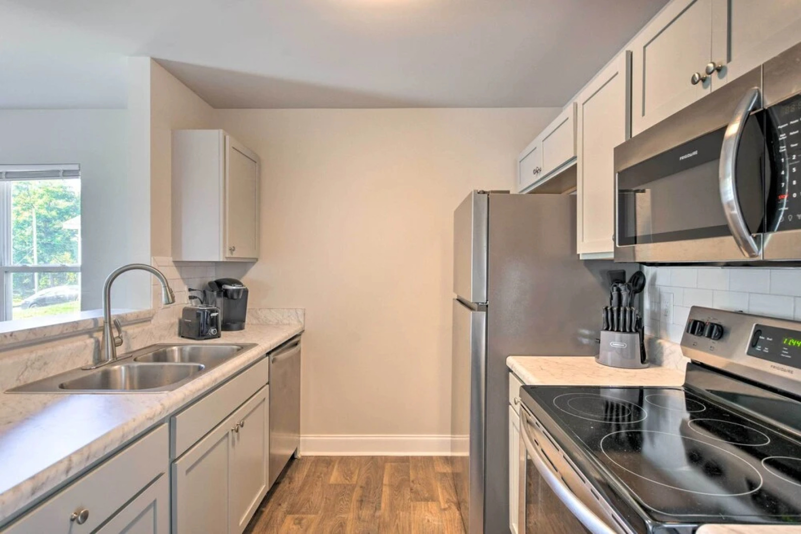 Greer Getaway w/ Smart TV ~ 1 Mi to Dtwn!