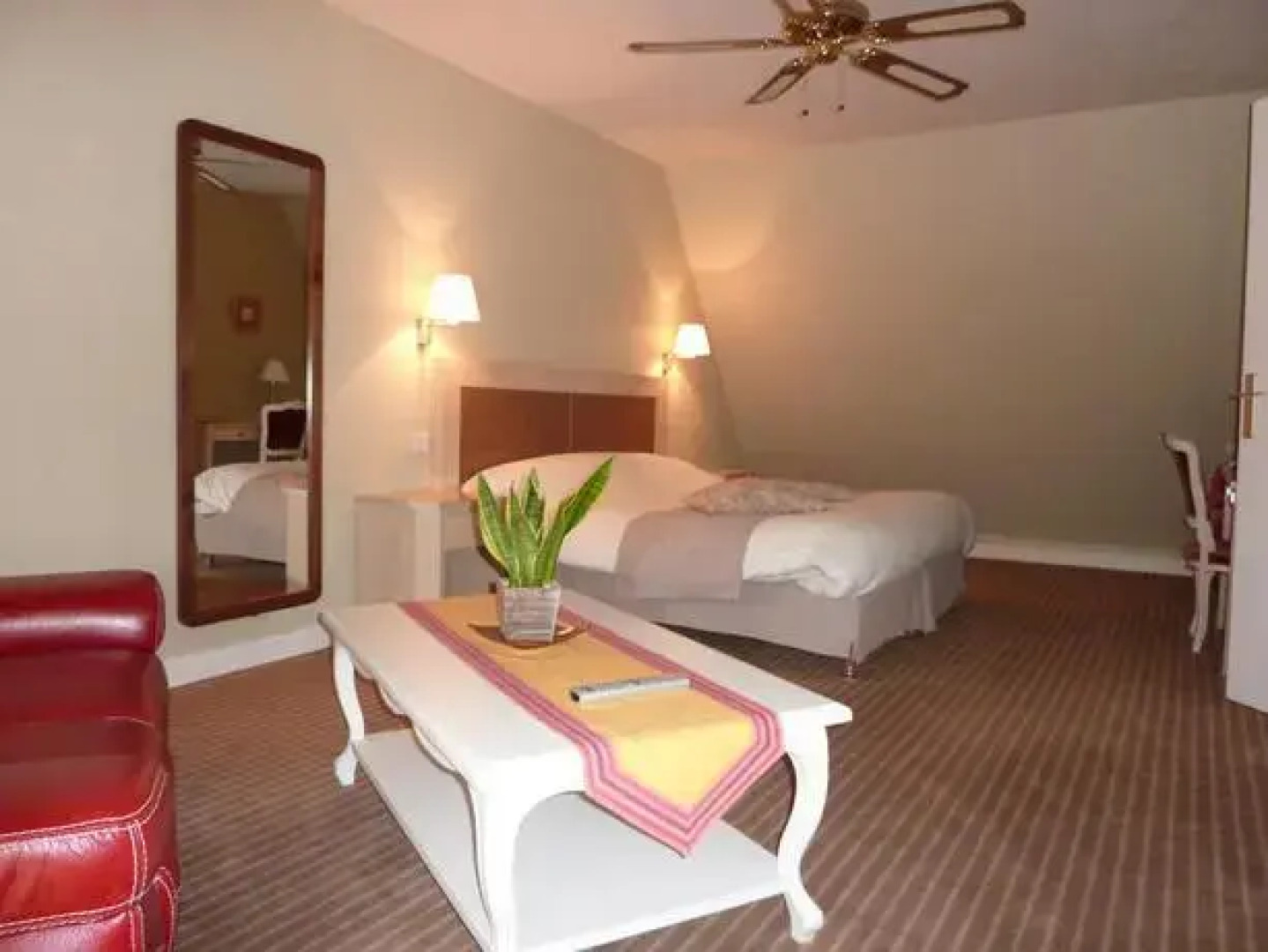 Logis Hôtel Les Chaumières Du Lac Rest. Les Typhas