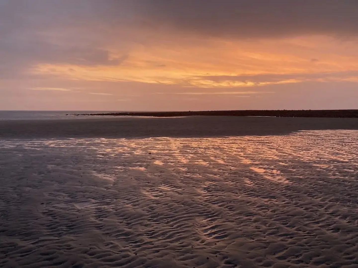 2 Bed-sleeps4-beachfront-free Parking