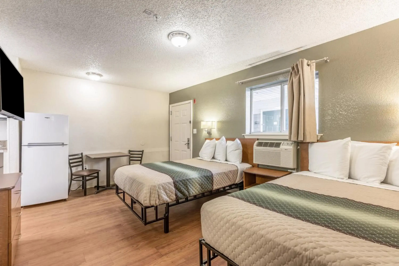 HomeTowne Studios by Red Roof Orlando - Casselberry