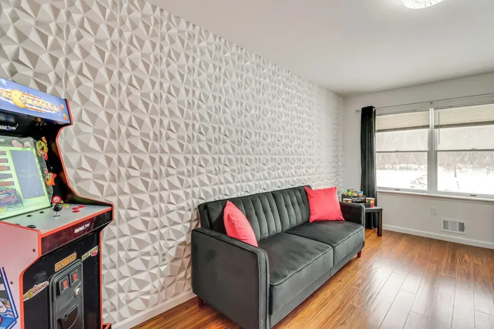 Chic Pocono Hideaway w/ Private Indoor Sauna