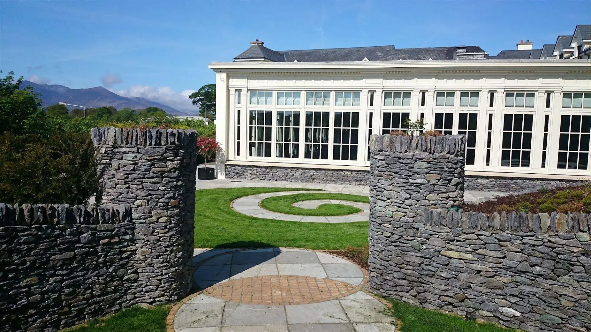 Killarney Heights Hotel