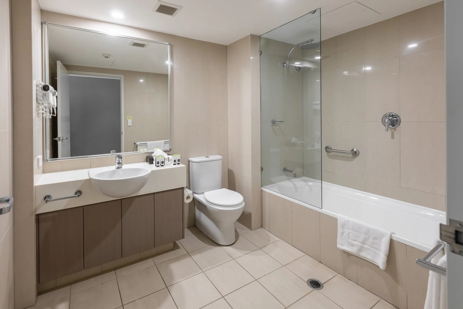 Nightelier Narrabeen