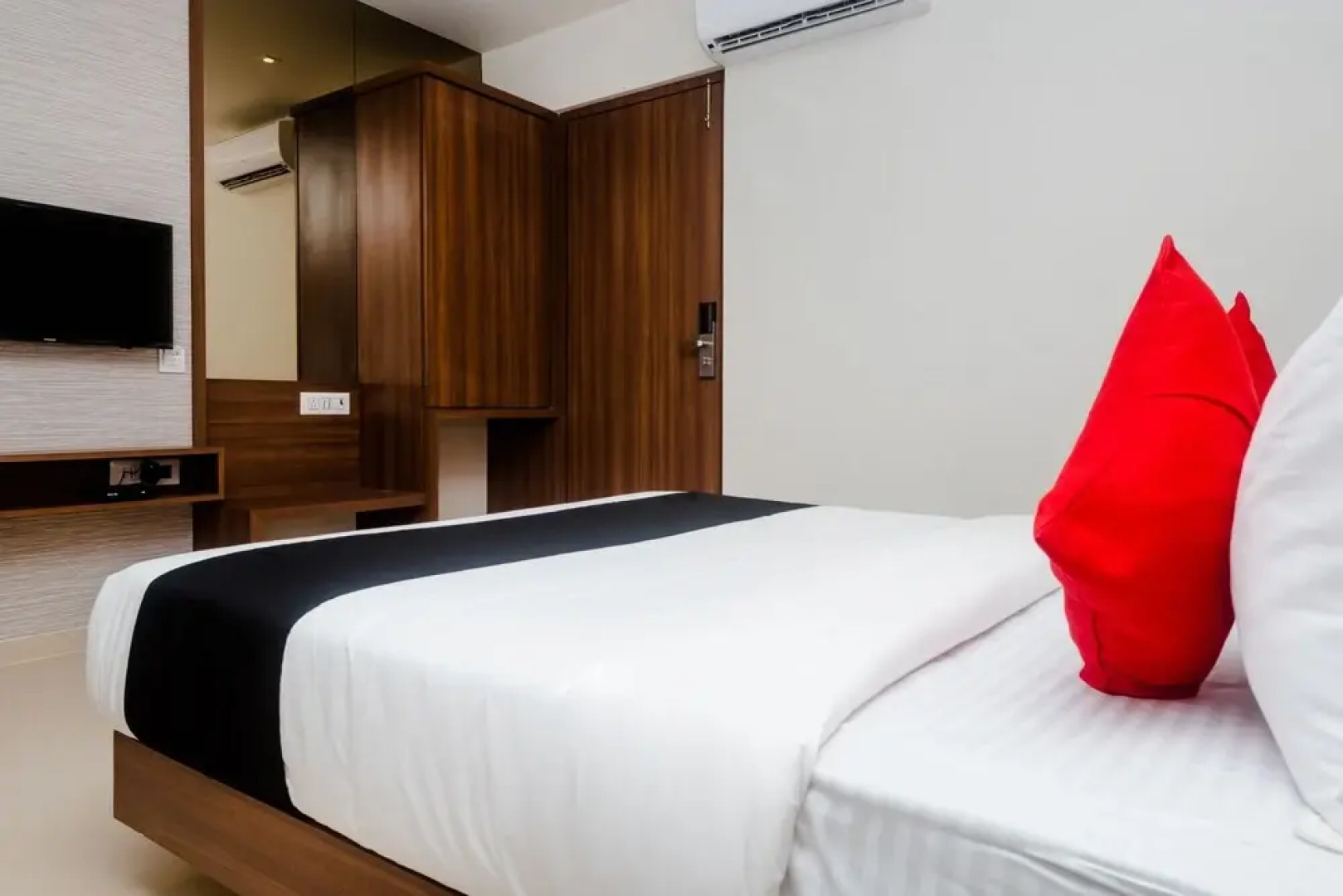 Capital O 28004 Hotel Mathoshree